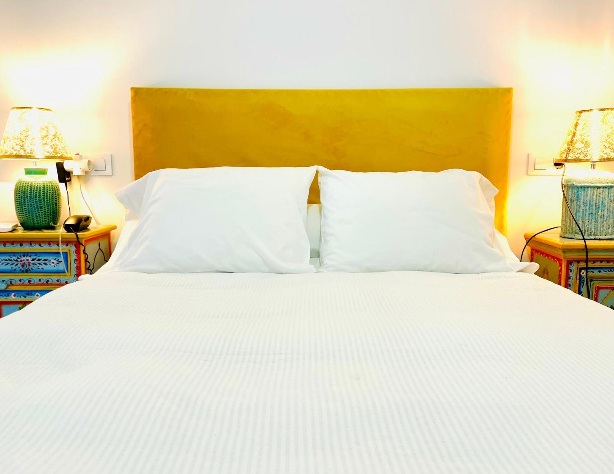 Apartamento Puerta Carmona Seville Luaran gambar