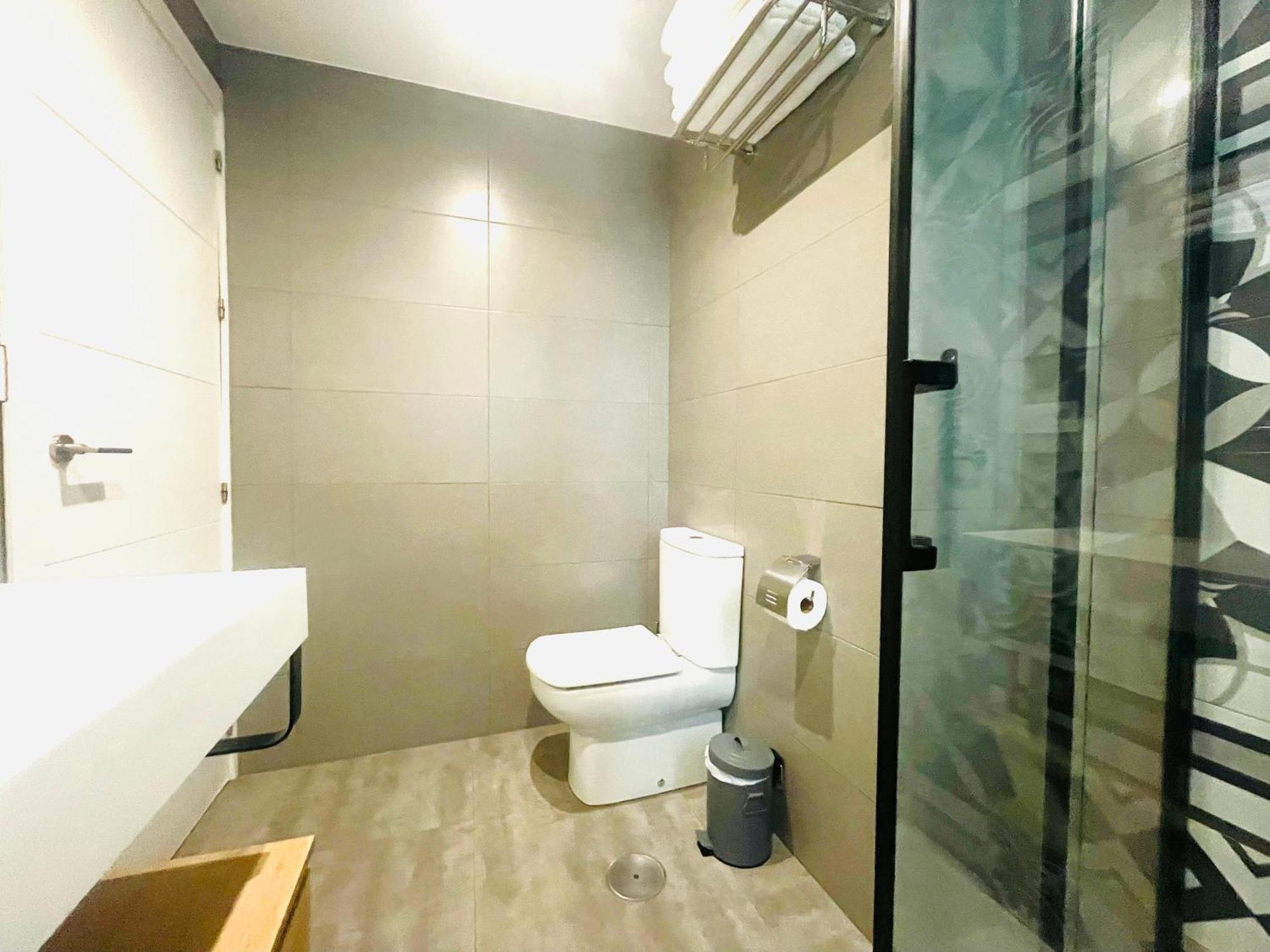 Apartamento Puerta Carmona Seville Luaran gambar