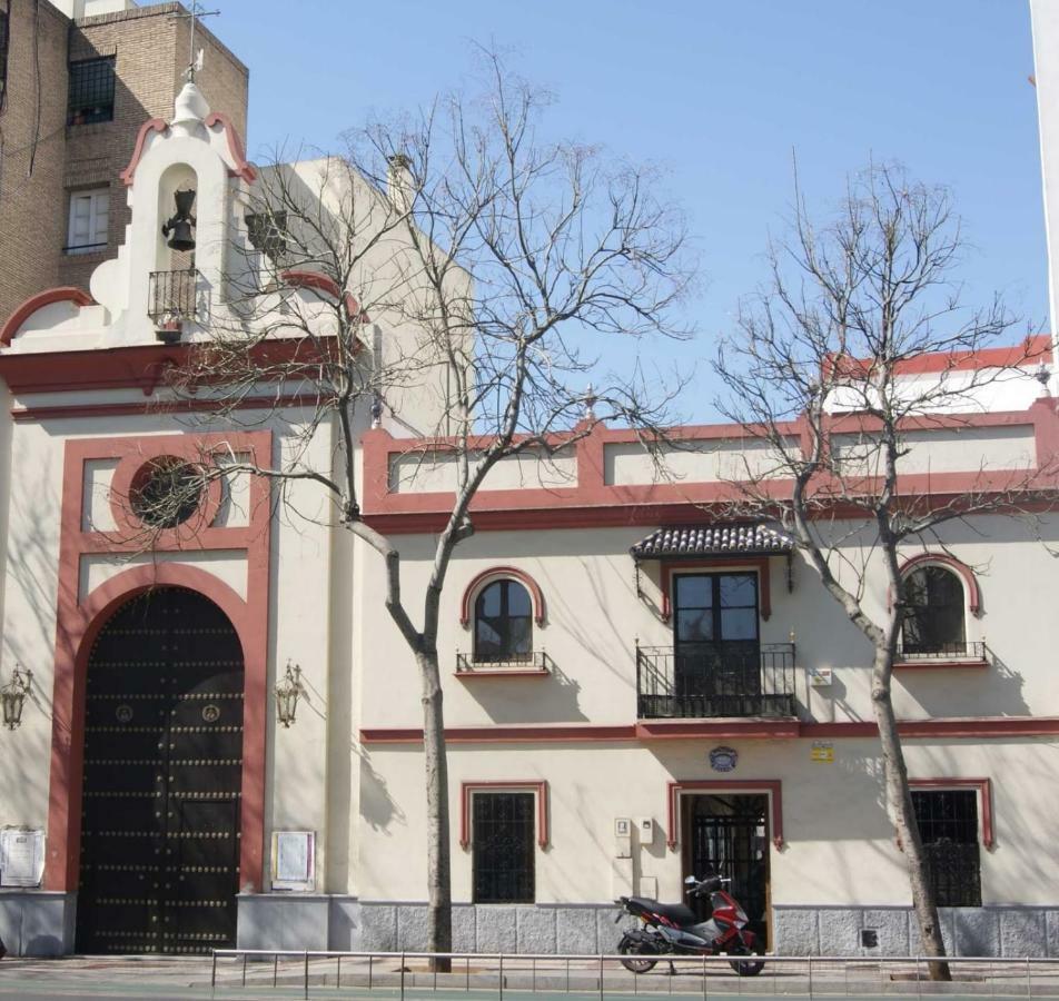 Apartamento Puerta Carmona Seville Luaran gambar