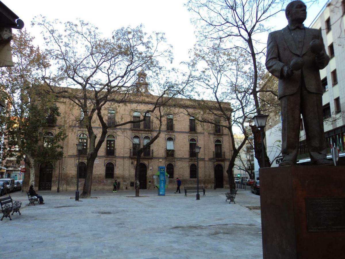 Apartamento Puerta Carmona Seville Luaran gambar